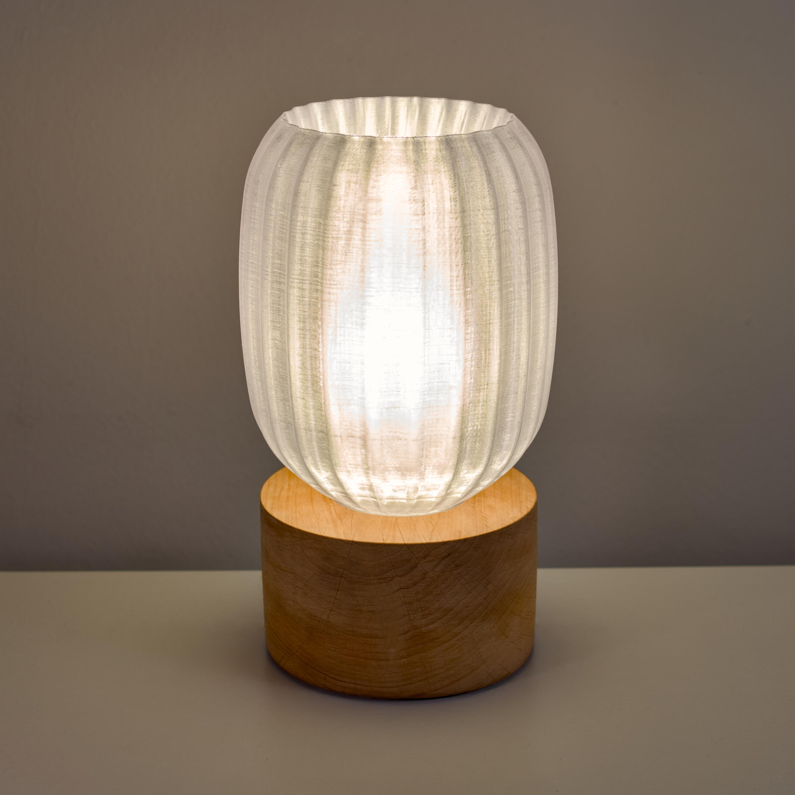 steiraFORM-Tischlampe Erle/Clear